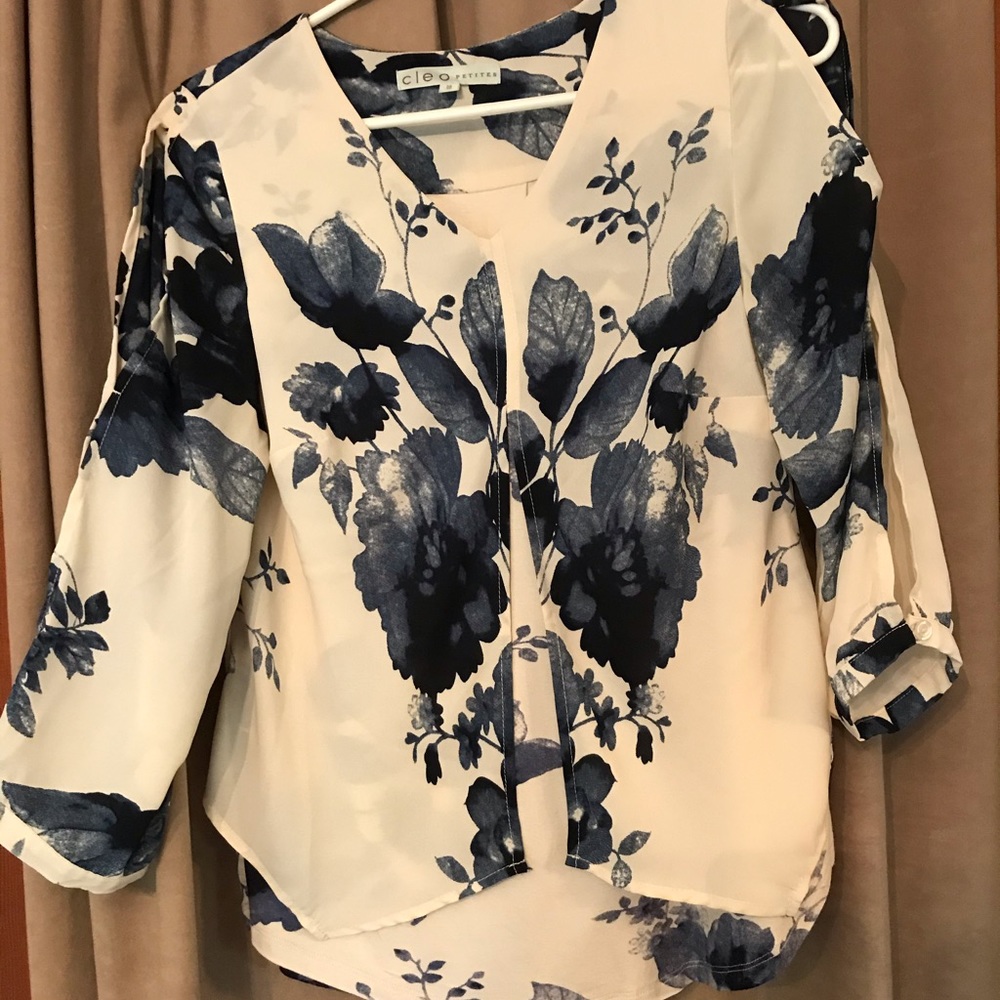 😀 $30/3 Floral blouse 3/4 sleeve navy cream